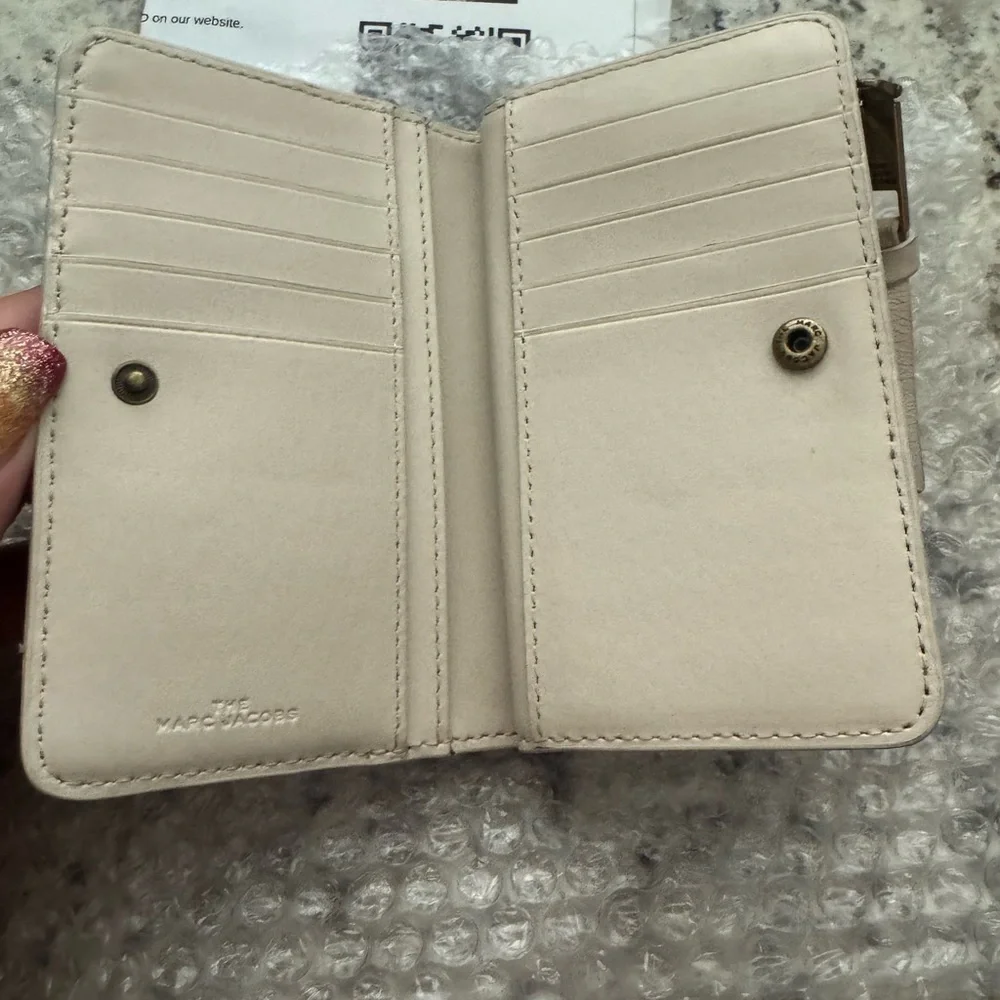 Marc Jacobs Cream Quilted Wallet with COA